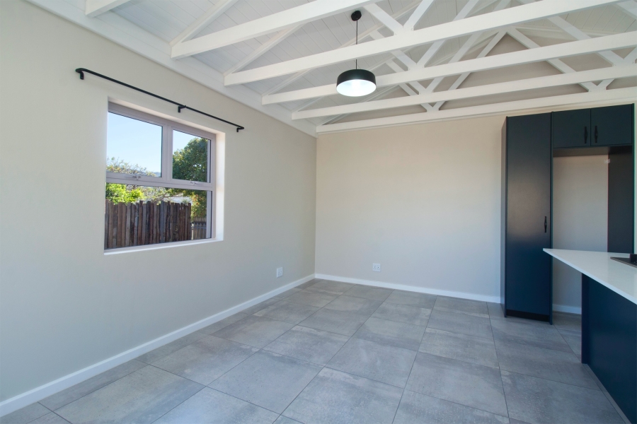 To Let 3 Bedroom Property for Rent in Sunnydale Western Cape